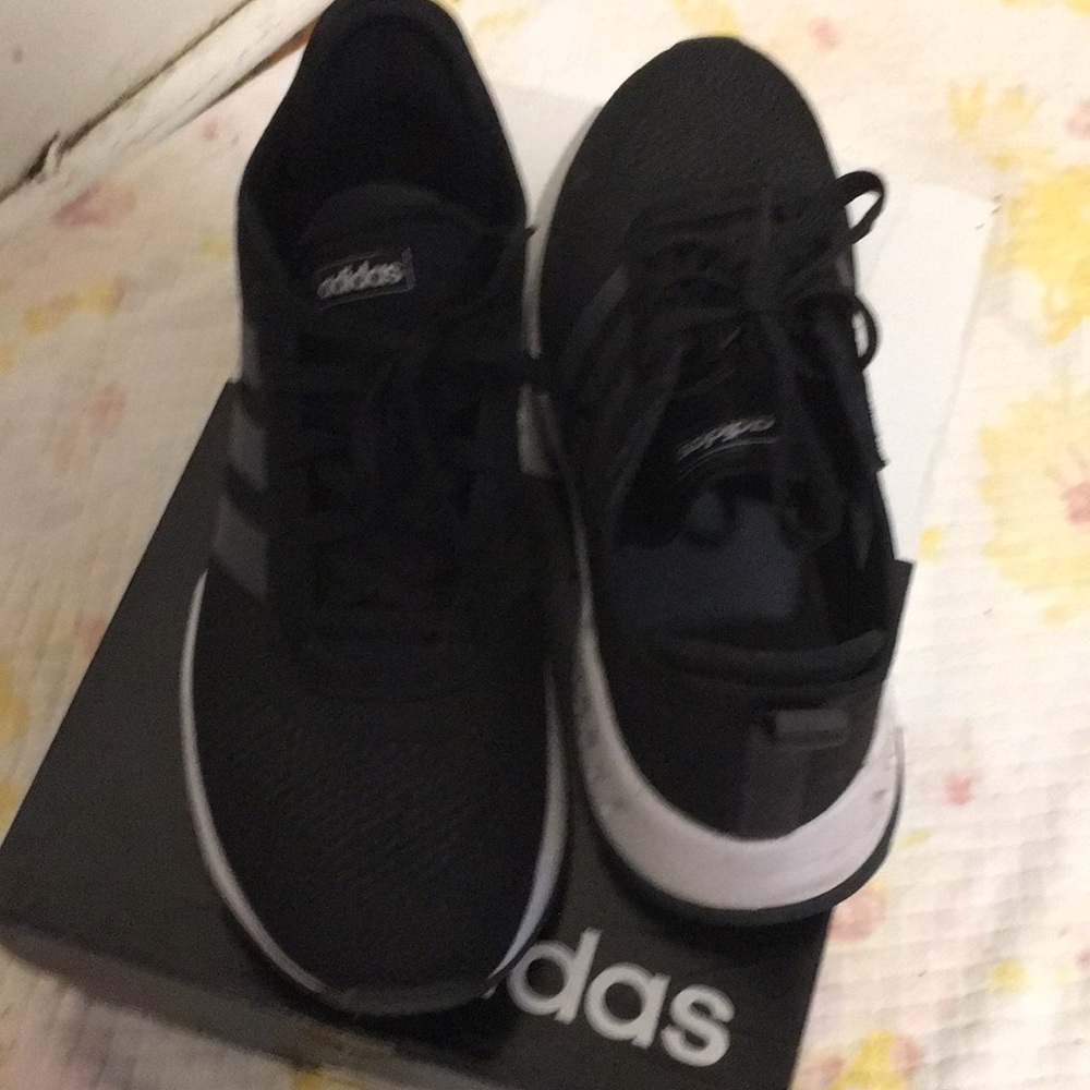 Adidas - Picture 2 of 9